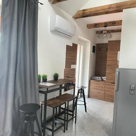 4 Basa Apartmán *